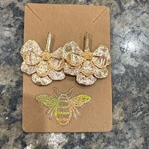 NWT Gold toned Floral pierced Earrings